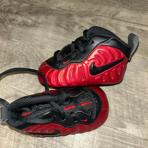 Nike Foams - Picture 2 of 3